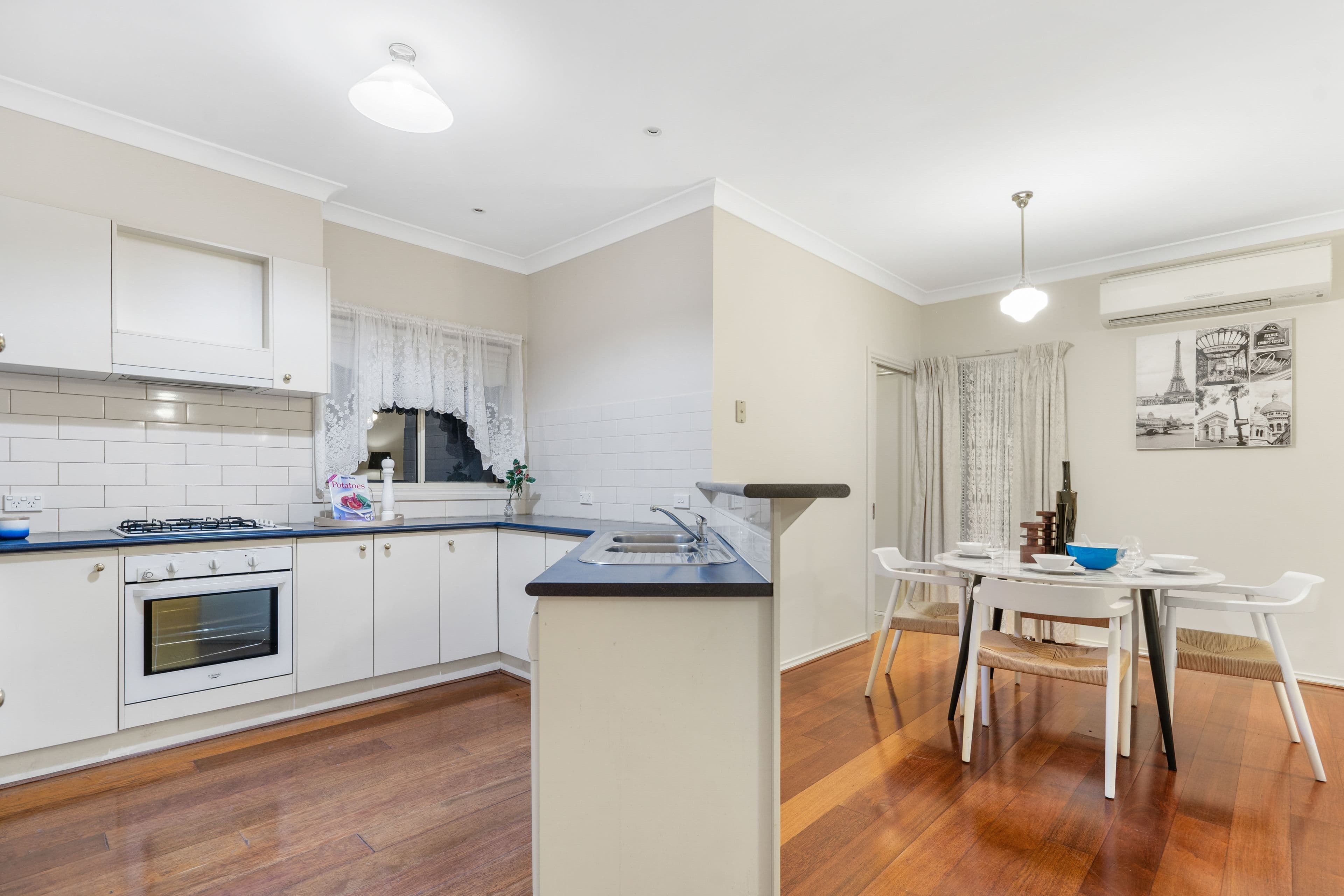 70 Oakview Parade, Caroline Springs VIC 3023, Caroline Springs - Thumbnail 8