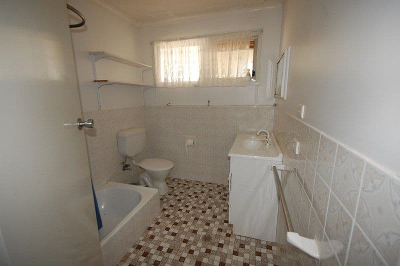 36 Napier Street, GOOLGOWI NSW 2652, Goolgowi - Thumbnail 2
