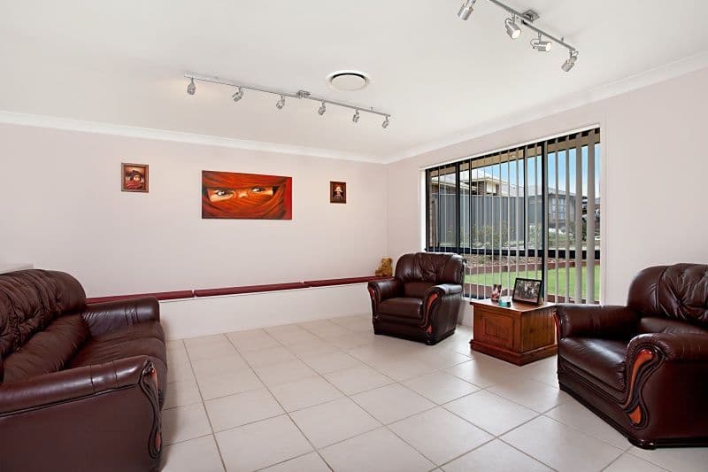 8 Flametree Close, ABERGLASSLYN NSW 2320, Aberglasslyn - Thumbnail 3