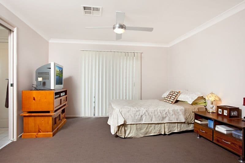 8 Flametree Close, ABERGLASSLYN NSW 2320, Aberglasslyn - Thumbnail 6