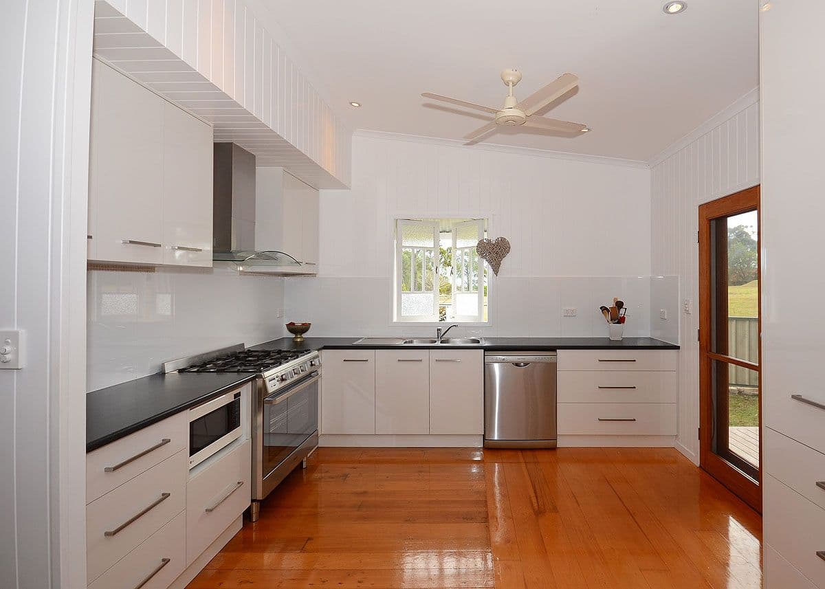 11 Petersen Road, CRAIGNISH QLD 4655, Craignish - Thumbnail 8