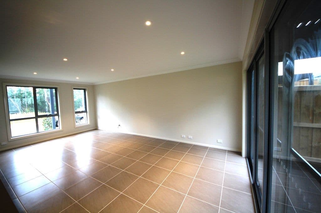 39 Three Bees Drive, Glenfield NSW 2167, Glenfield - Thumbnail 2