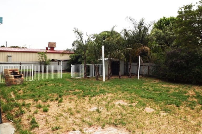 76 Dunlop Street, YARRAWONGA VIC 3730, Yarrawonga - Thumbnail 2
