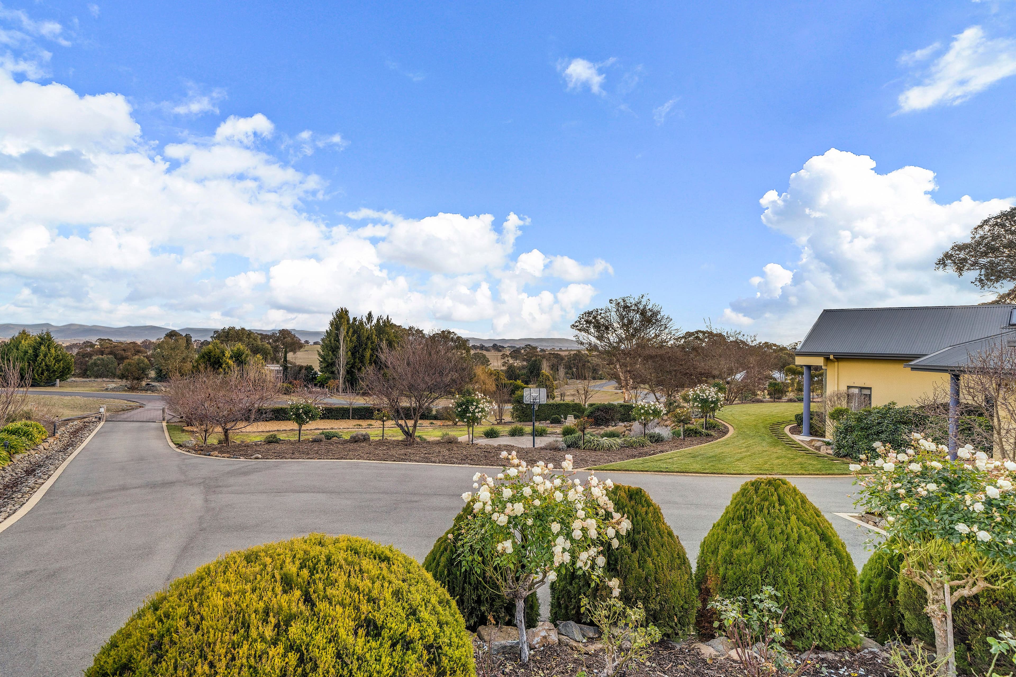 1 Vallencia Drive, Jeir - Thumbnail 2