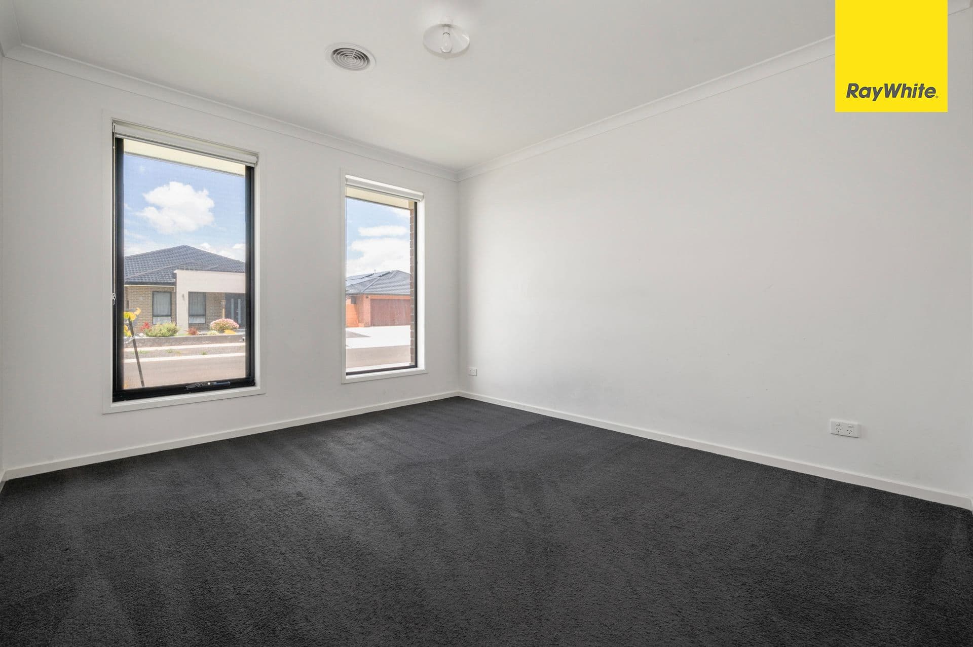 26 Linacre Crescent, Melton South VIC 3338, Melton South - Thumbnail 2