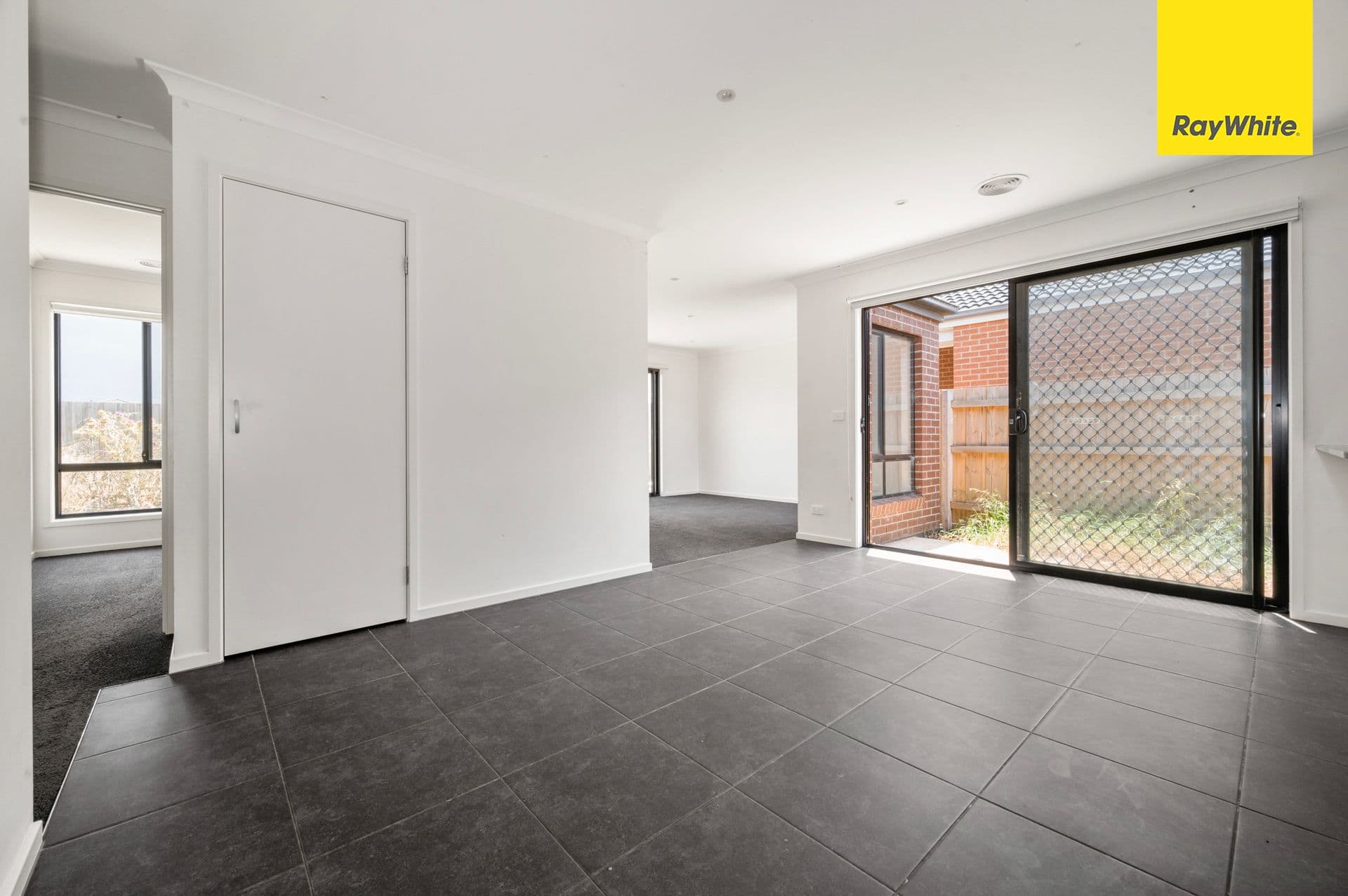 26 Linacre Crescent, Melton South VIC 3338, Melton South - Thumbnail 6