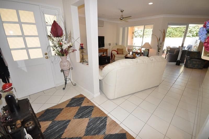 28 Leighanne Crescent, ARUNDEL QLD 4214, Arundel - Thumbnail 3