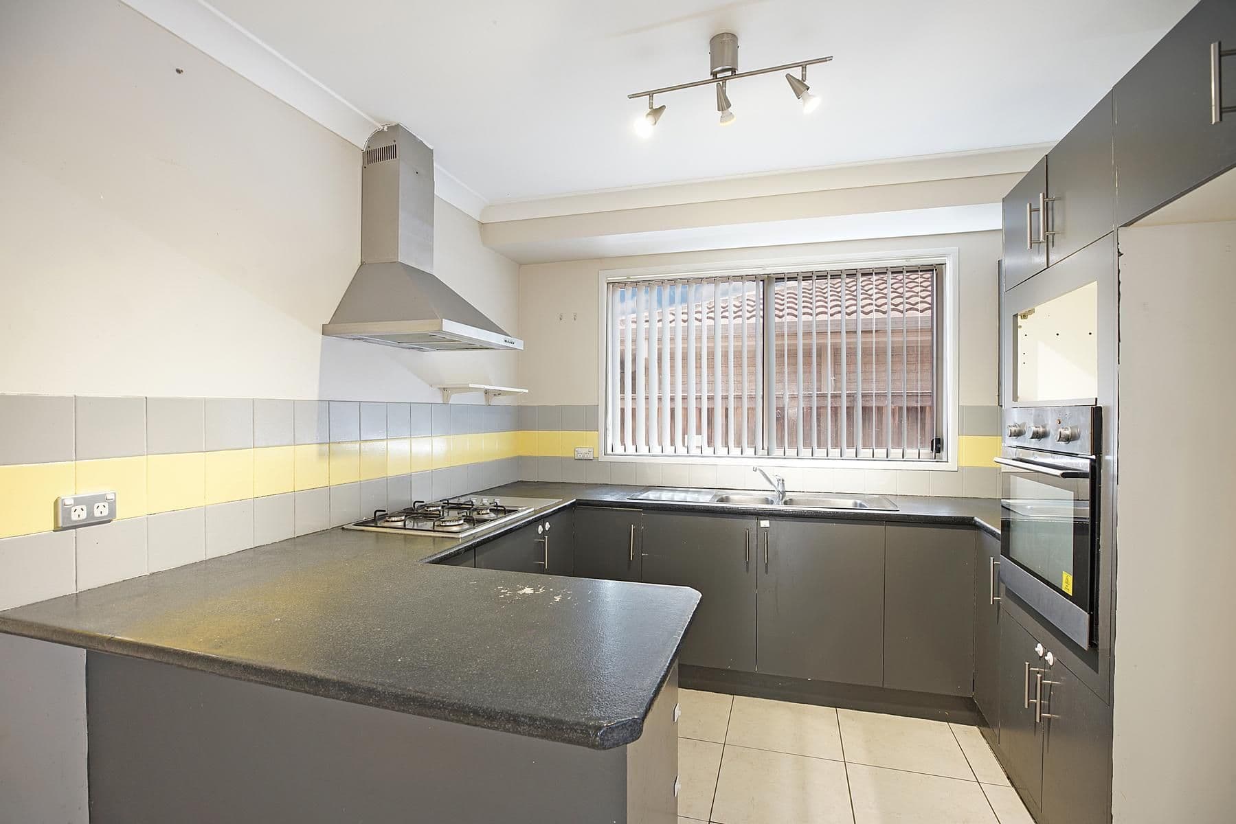 18 Muirfield Crescent, Glenmore Park - Thumbnail 3