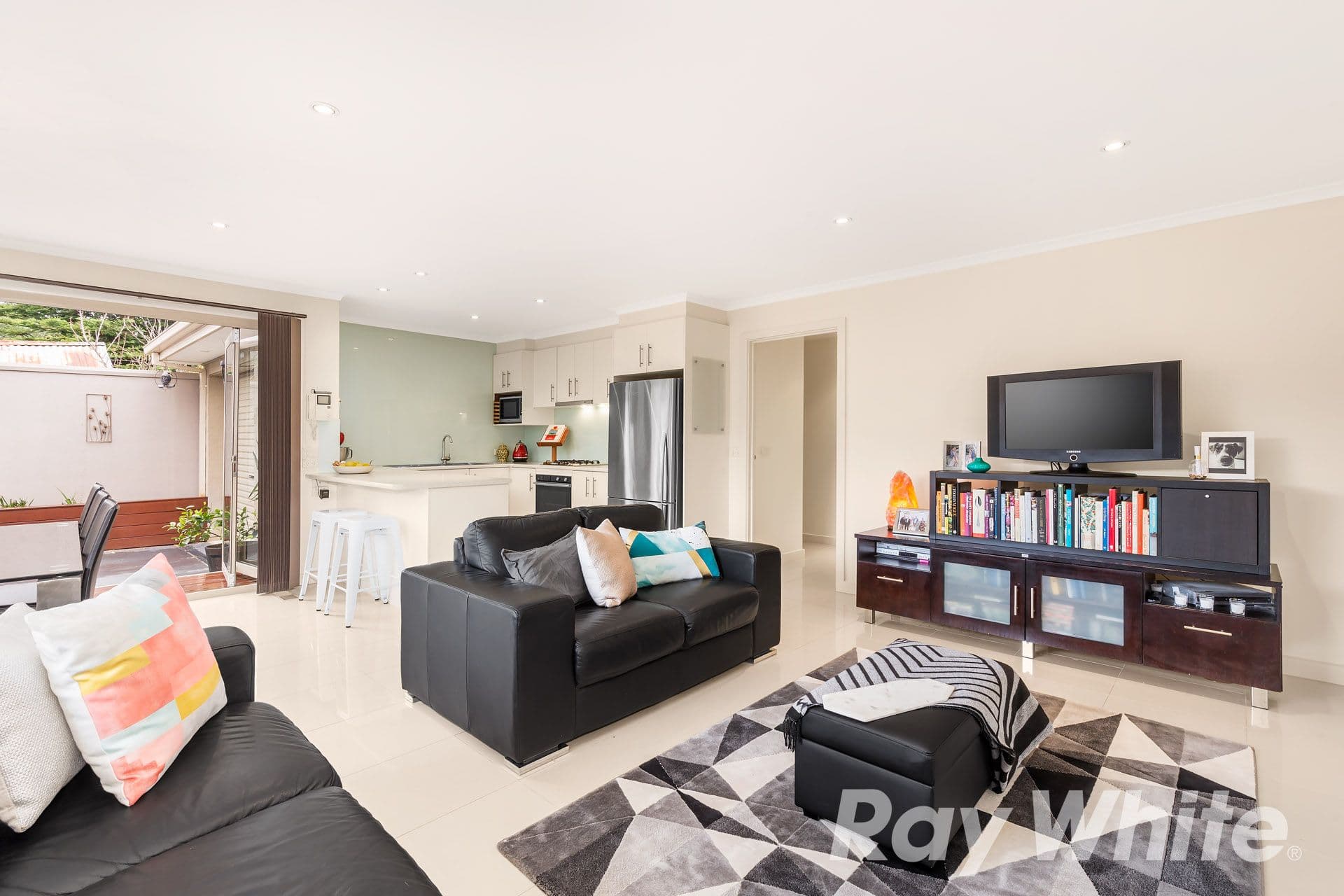 9 Coromandel Crescent South, Knoxfield VIC 3180, Knoxfield - Thumbnail 2