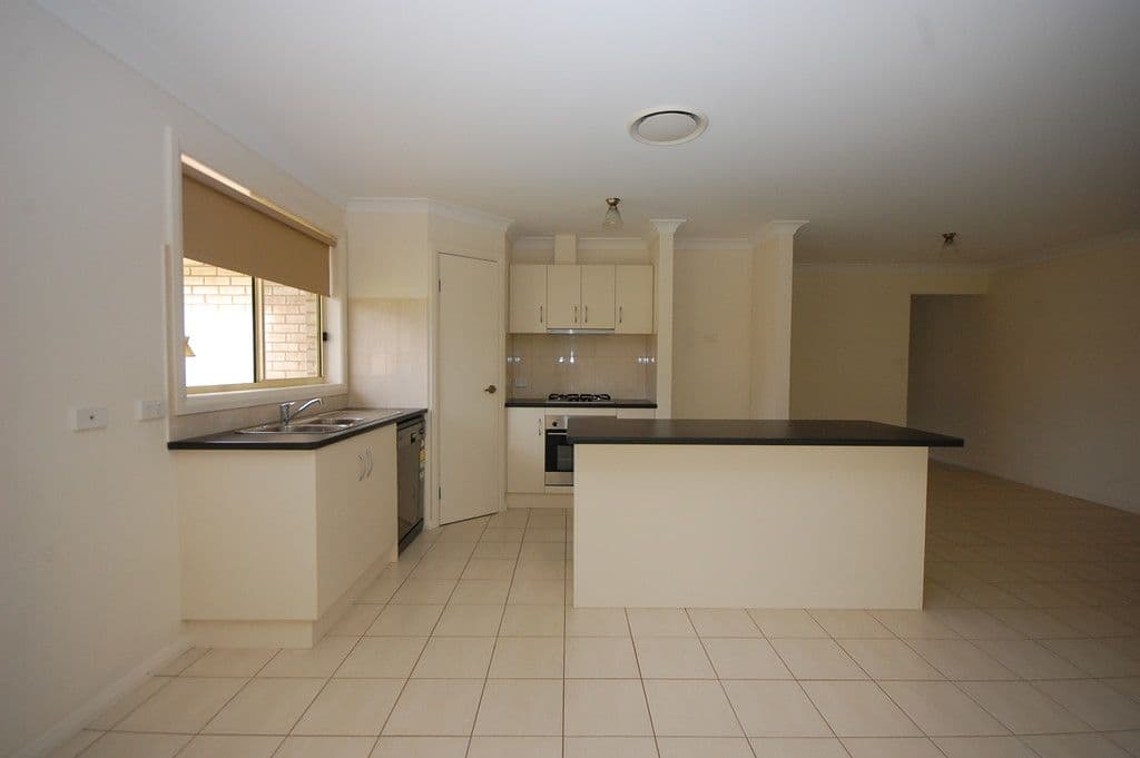 11 Bucello Street, Griffith - Image 1
