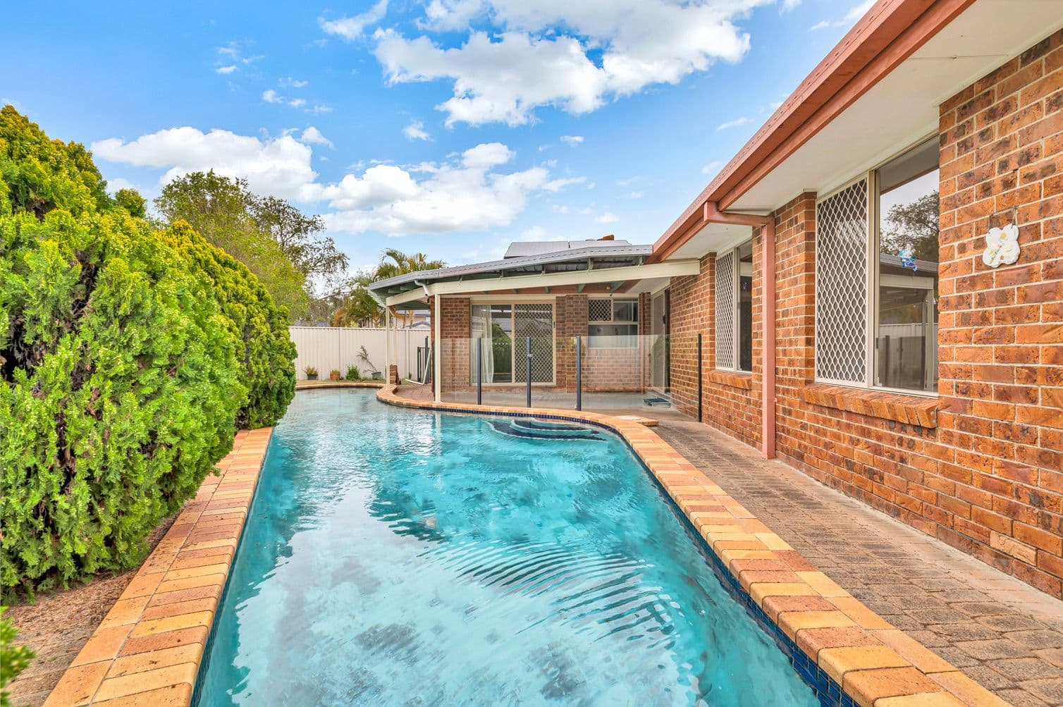 19 Sundown Drive, Paradise Point QLD 4216, Paradise Point - Thumbnail 2