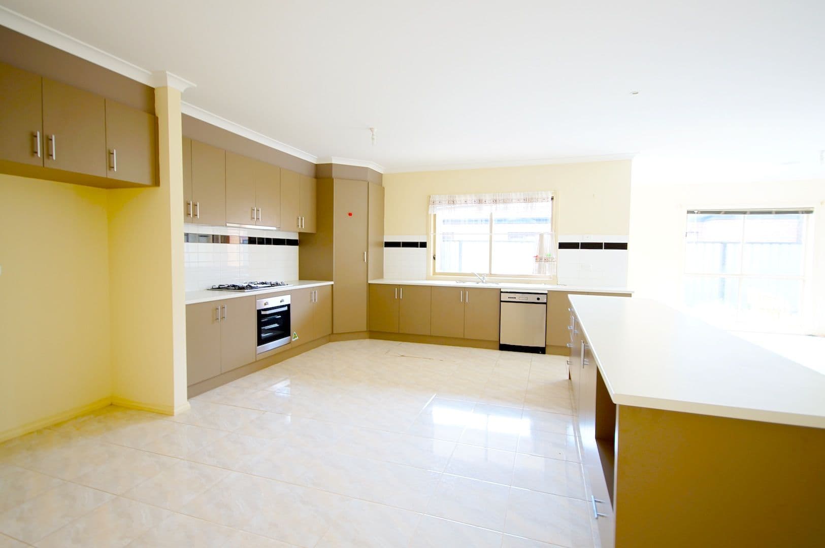 31 Riverway View, Craigieburn VIC 3064, Craigieburn - Thumbnail 2