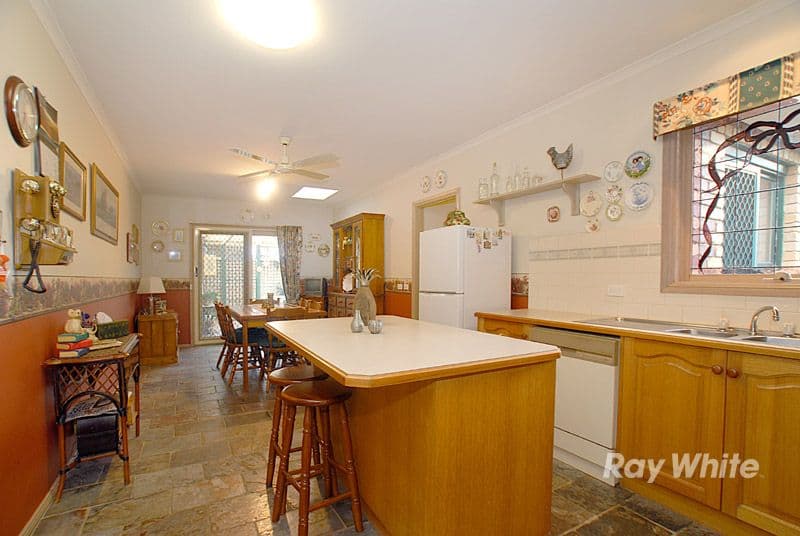 160 Telford Drive, BERWICK VIC 3806, Berwick - Thumbnail 2
