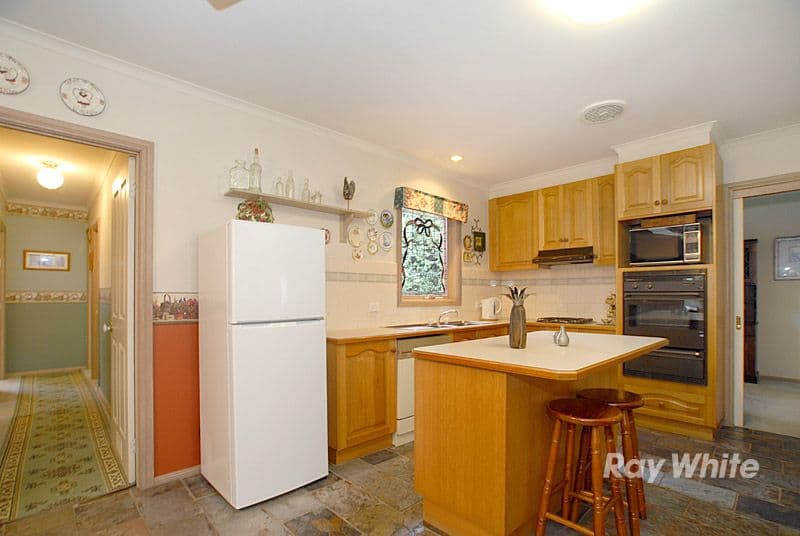 160 Telford Drive, BERWICK VIC 3806, Berwick - Thumbnail 4