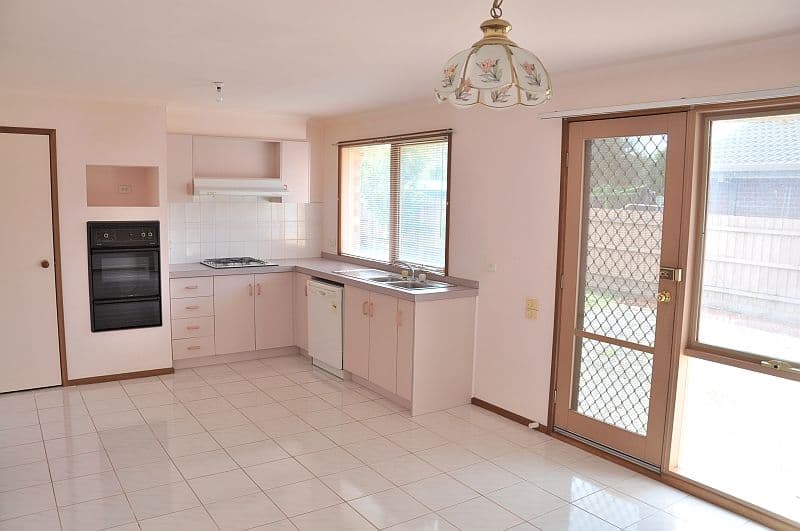 16 Langvale Court, MILL PARK VIC 3082, Mill Park - Thumbnail 2