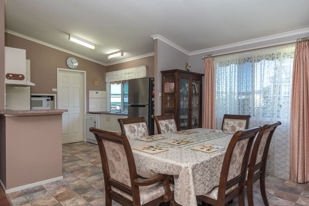 22 Arthur Phillip Drive, Kincumber NSW 2251, Kincumber South - Thumbnail 4