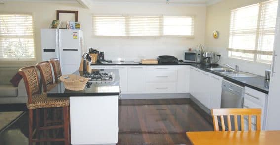 18 Agnew Street, SANDGATE QLD 4017, Sandgate - Thumbnail 2