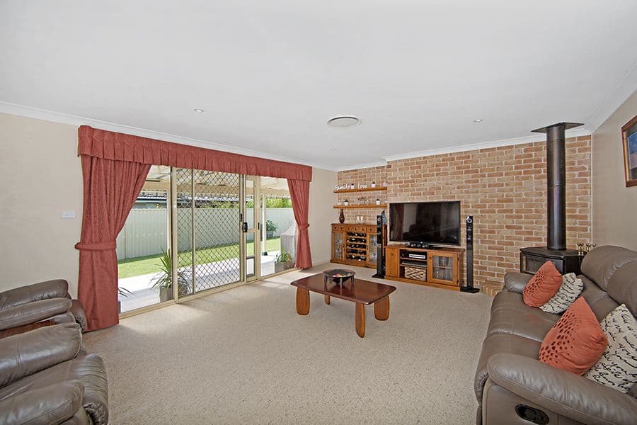 31 Aston Wilde Avenue, Chittaway Bay - Thumbnail 3