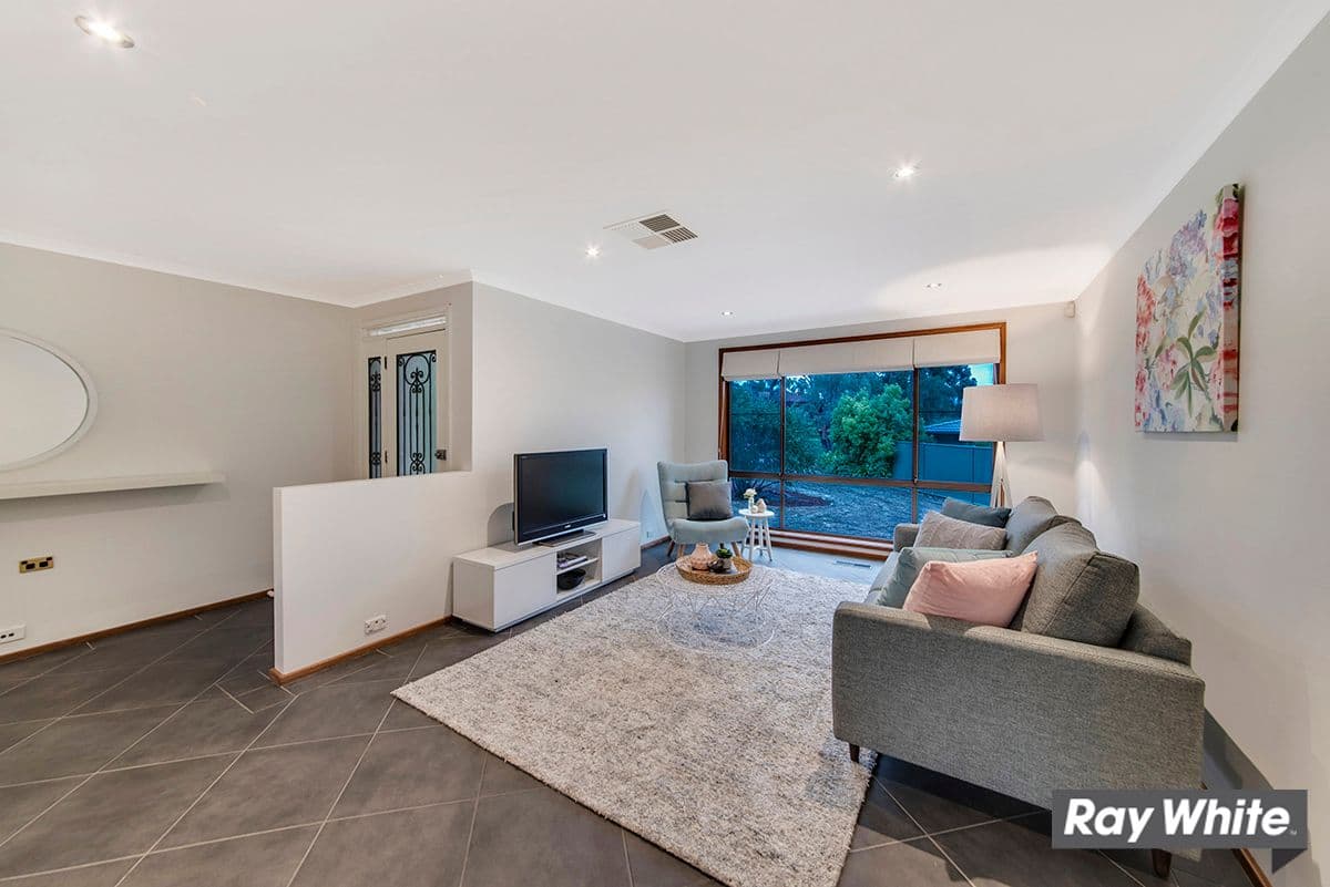 28 Kinleyside Crescent, Weetangera ACT 2614, Weetangera - Thumbnail 2