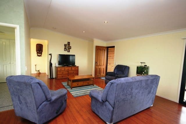 27 Highfield Drive, CHATSWORTH QLD 4570, Chatsworth - Thumbnail 6