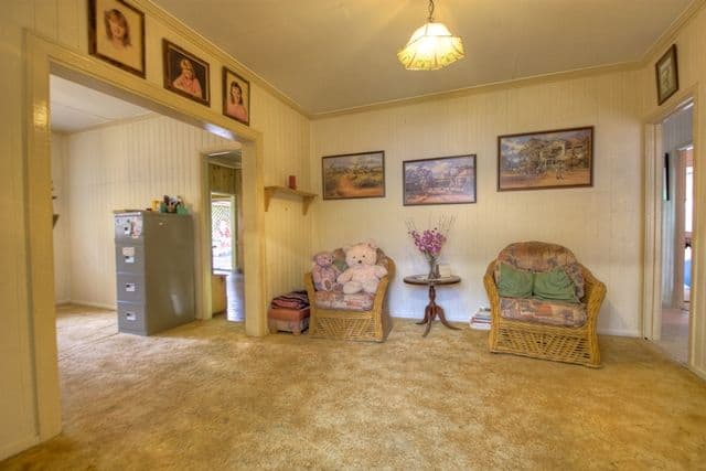 12 Waghorn Street, WOODEND QLD 4305, Woodend - Thumbnail 3