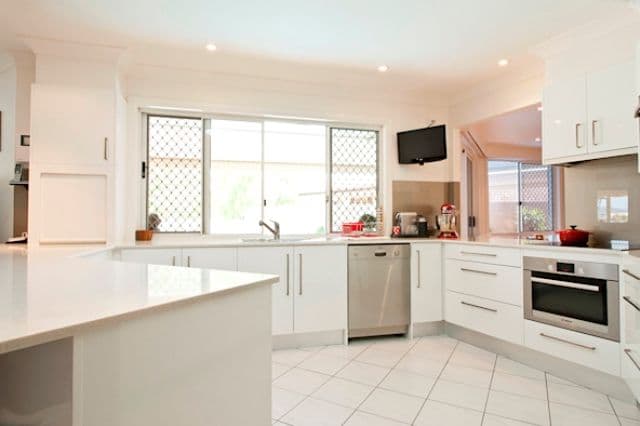 19 Martinique Way, CLEAR ISLAND WATERS QLD 4226, Clear Island Waters - Thumbnail 4