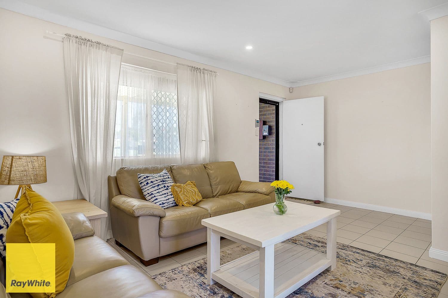 31 Calvert Way, Girrawheen WA 6064, Girrawheen - Thumbnail 2