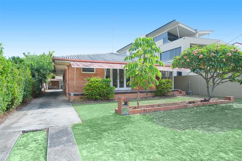 26 Armrick Avenue, BROADBEACH QLD 4218, Broadbeach - Thumbnail 2