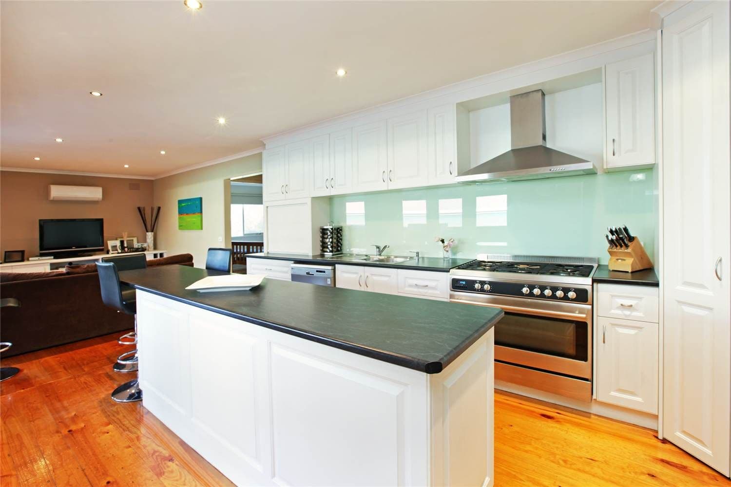 35 Nanworen Crescent, BELL PARK VIC 3215, Bell Park - Thumbnail 2