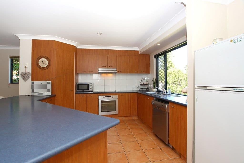 2 Karri Court, BURLEIGH HEADS QLD 4220, Burleigh Heads - Thumbnail 2