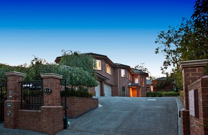 5 Halcyon Drive, WHEELERS HILL VIC 3150, Wheelers Hill - Image 1
