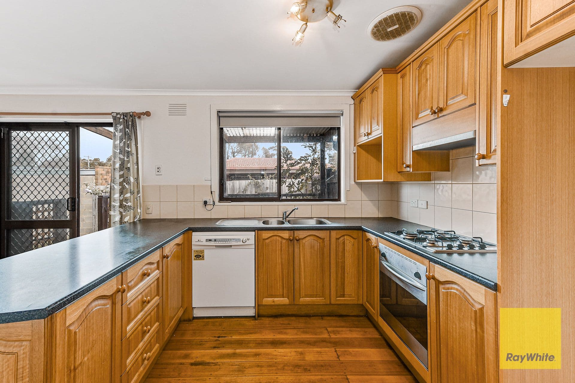 136 Doveton Avenue, Doveton VIC 3177, Doveton - Thumbnail 6