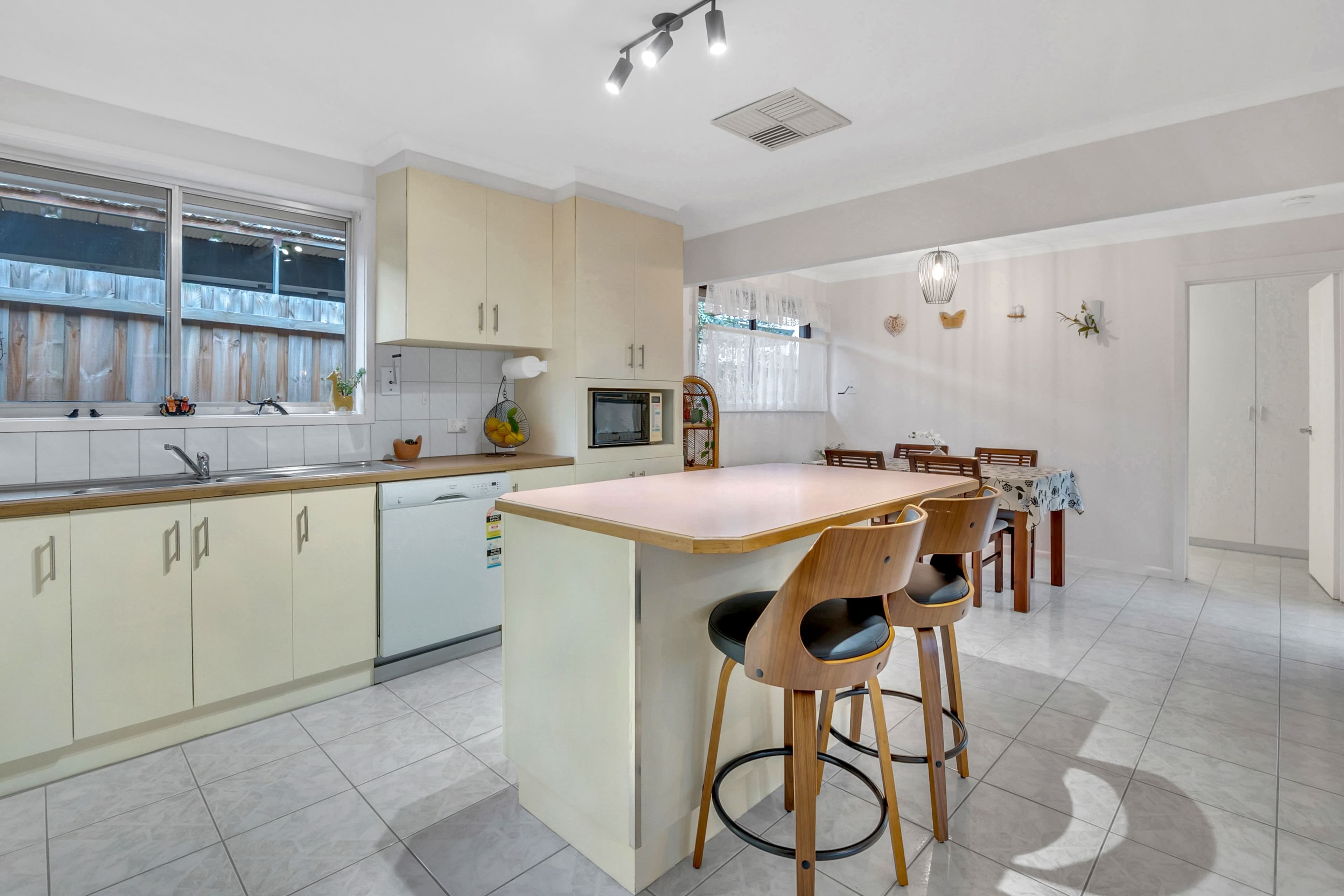 72 Wattleglen Street, Craigieburn VIC 3064, Craigieburn - Thumbnail 4