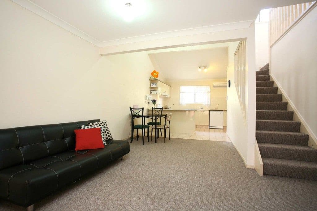 16 Arcadia Street, EIGHT MILE PLAINS QLD 4113, Eight Mile Plains - Thumbnail 3