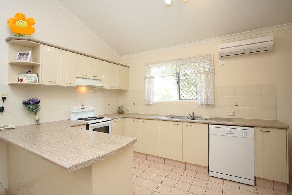 16 Arcadia Street, EIGHT MILE PLAINS QLD 4113, Eight Mile Plains - Thumbnail 4