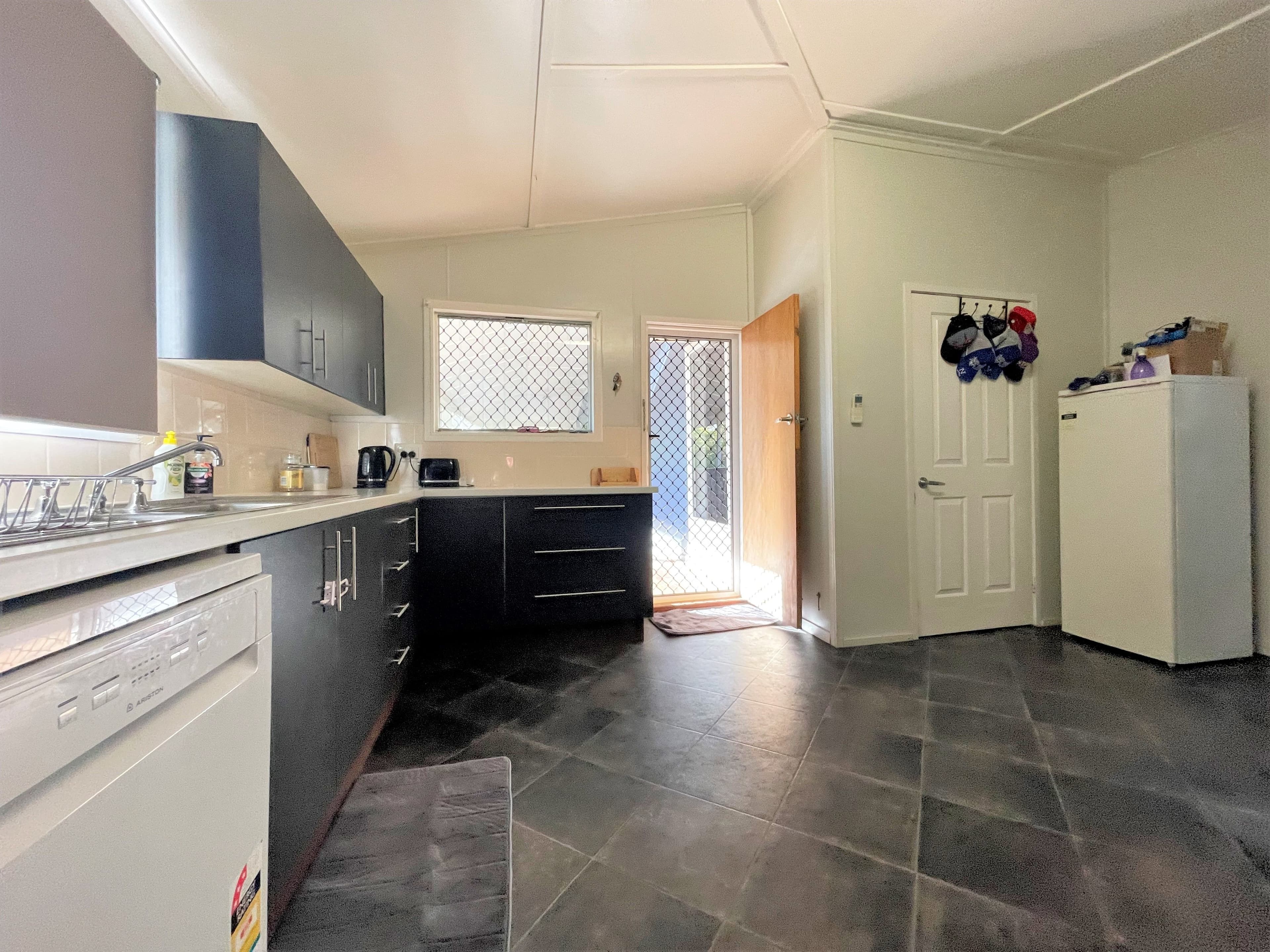16 Willow Street, Barcaldine QLD 4725, Barcaldine - Thumbnail 5