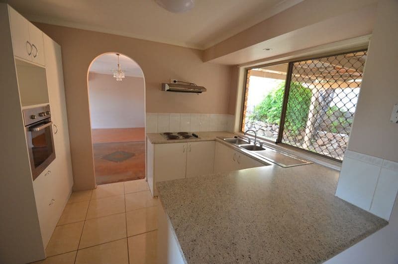 74 Open Drive, ARUNDEL QLD 4214, Arundel - Thumbnail 3