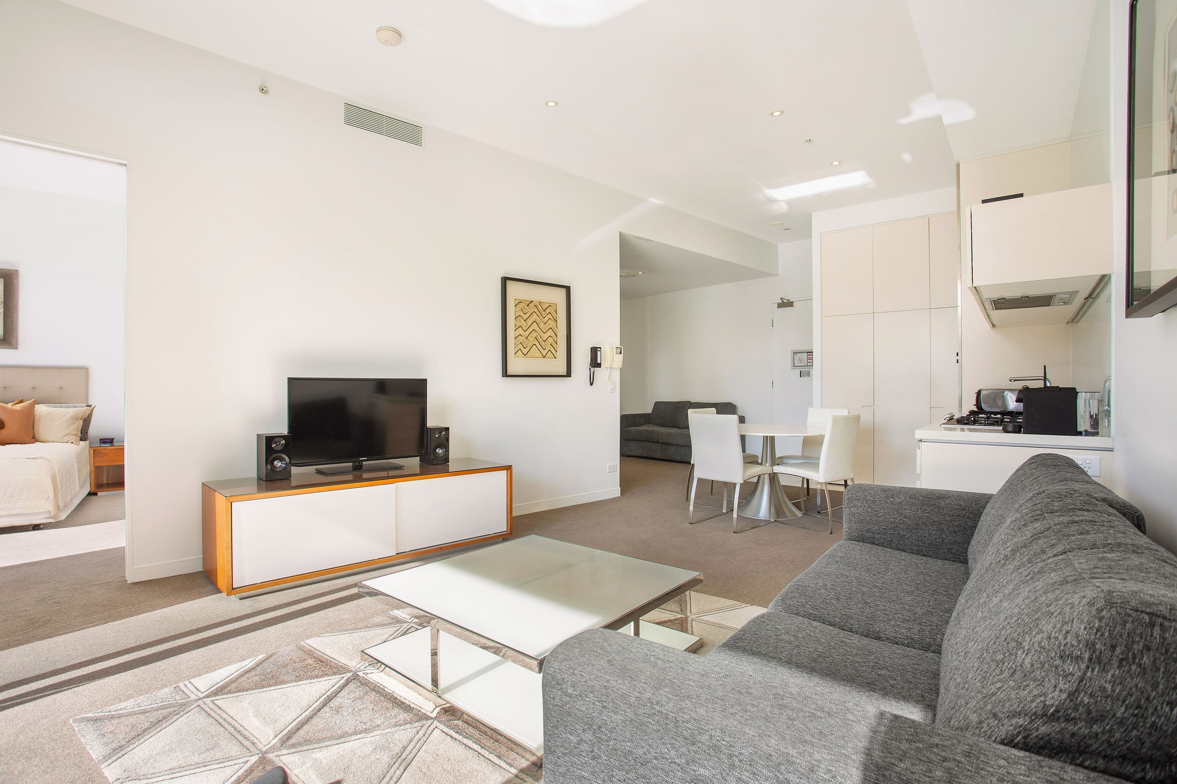 21 Elizabeth Avenue, Broadbeach QLD 4218, Broadbeach - Thumbnail 5