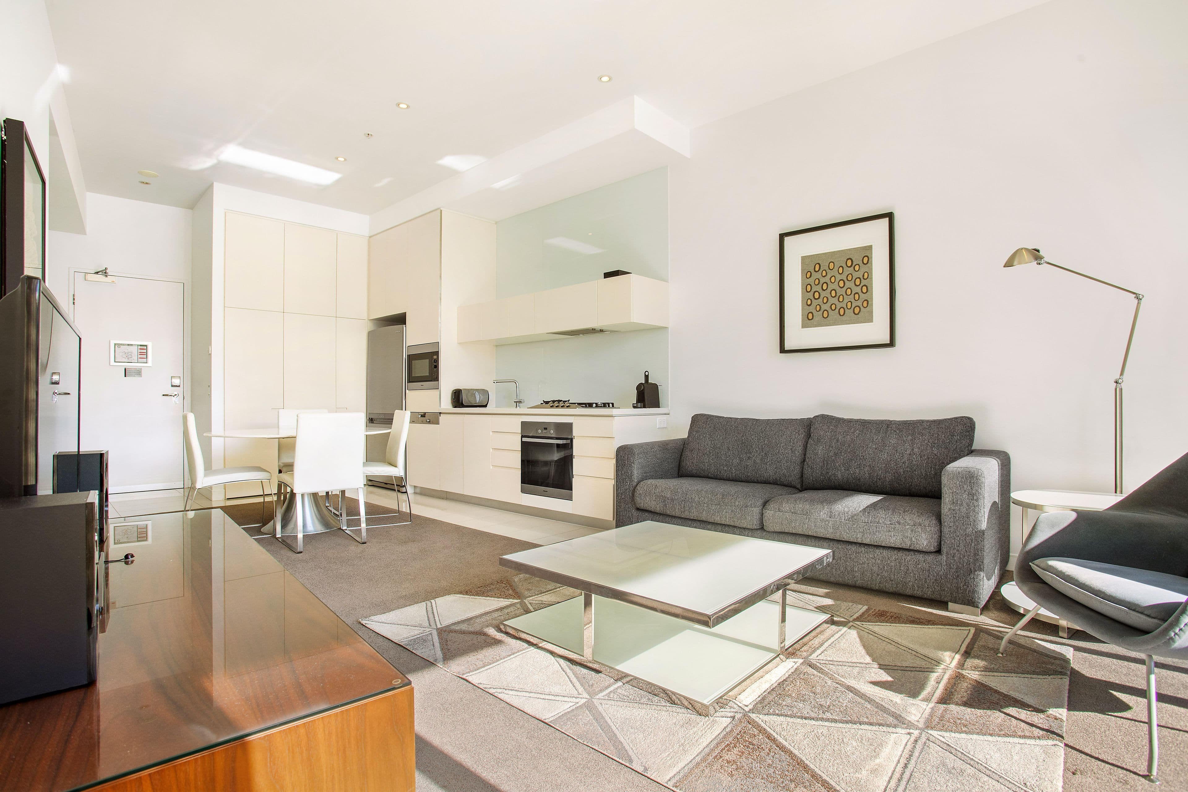21 Elizabeth Avenue, Broadbeach QLD 4218, Broadbeach - Thumbnail 6
