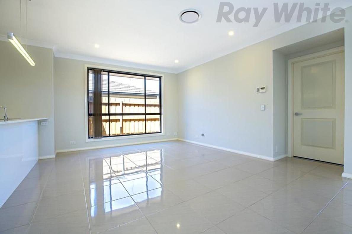 33 Faverolle Drive, Spring Farm - Thumbnail 3