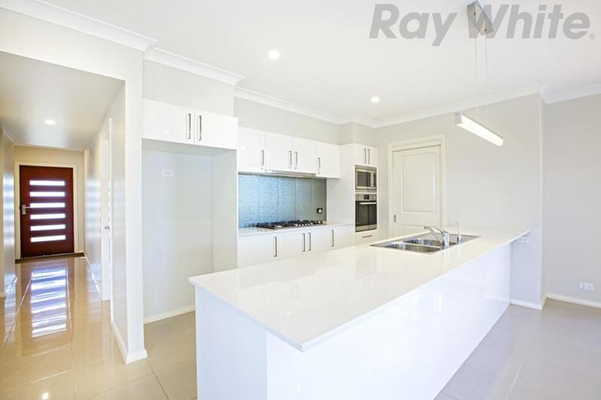 33 Faverolle Drive, Spring Farm - Thumbnail 4