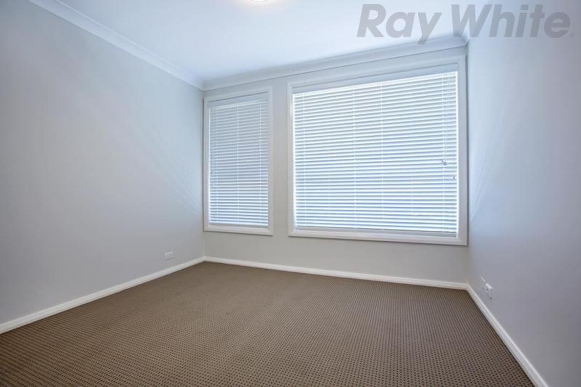 33 Faverolle Drive, Spring Farm - Thumbnail 5