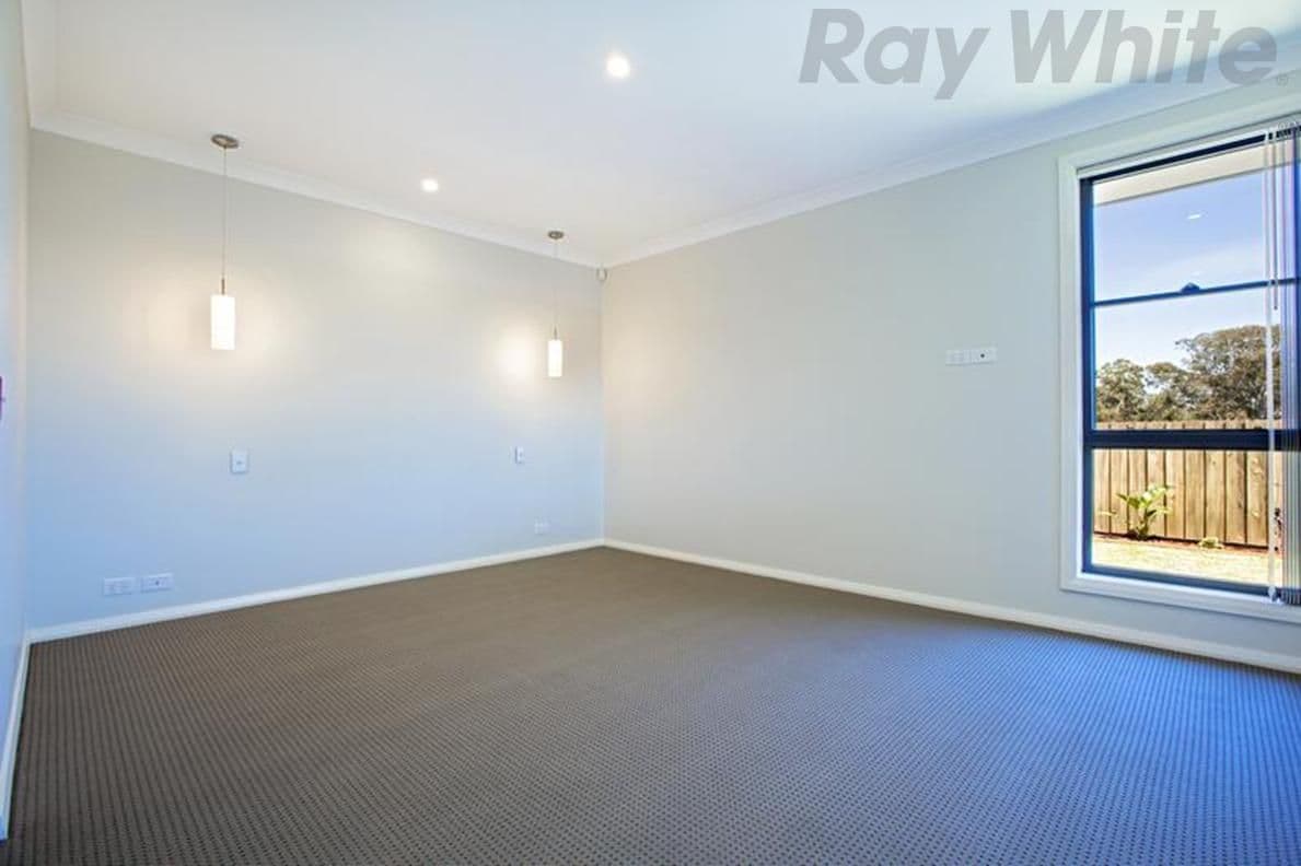 33 Faverolle Drive, Spring Farm - Thumbnail 6