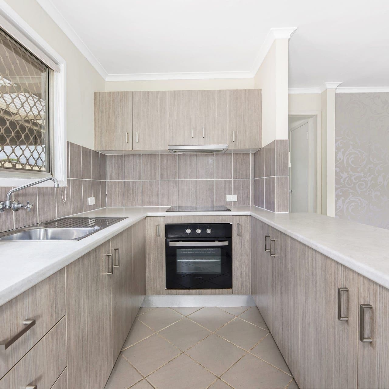 213 Kingston Road, Woodridge QLD 4114, Woodridge - Thumbnail 2