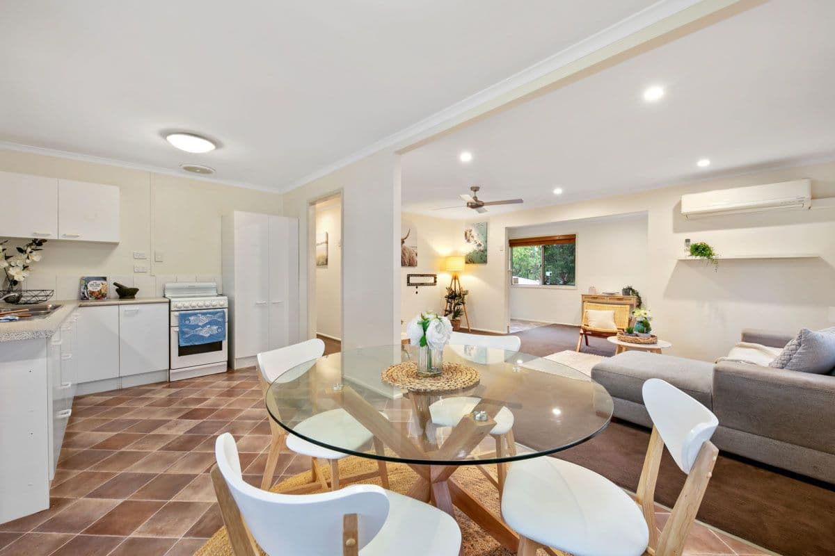 225 Englefield Road, Oxley QLD 4075, Oxley - Thumbnail 4