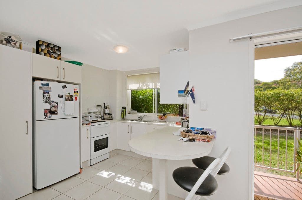 5 Rolan Court, PALM BEACH QLD 4221, Palm Beach - Thumbnail 2