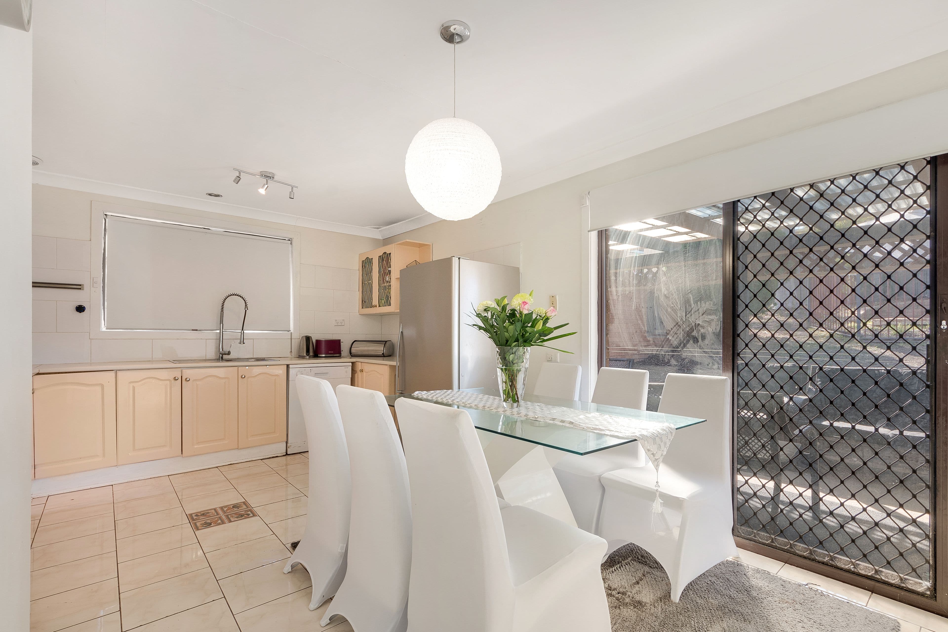 16 Greenways Road, Glen Waverley, Glen Waverley - Thumbnail 3