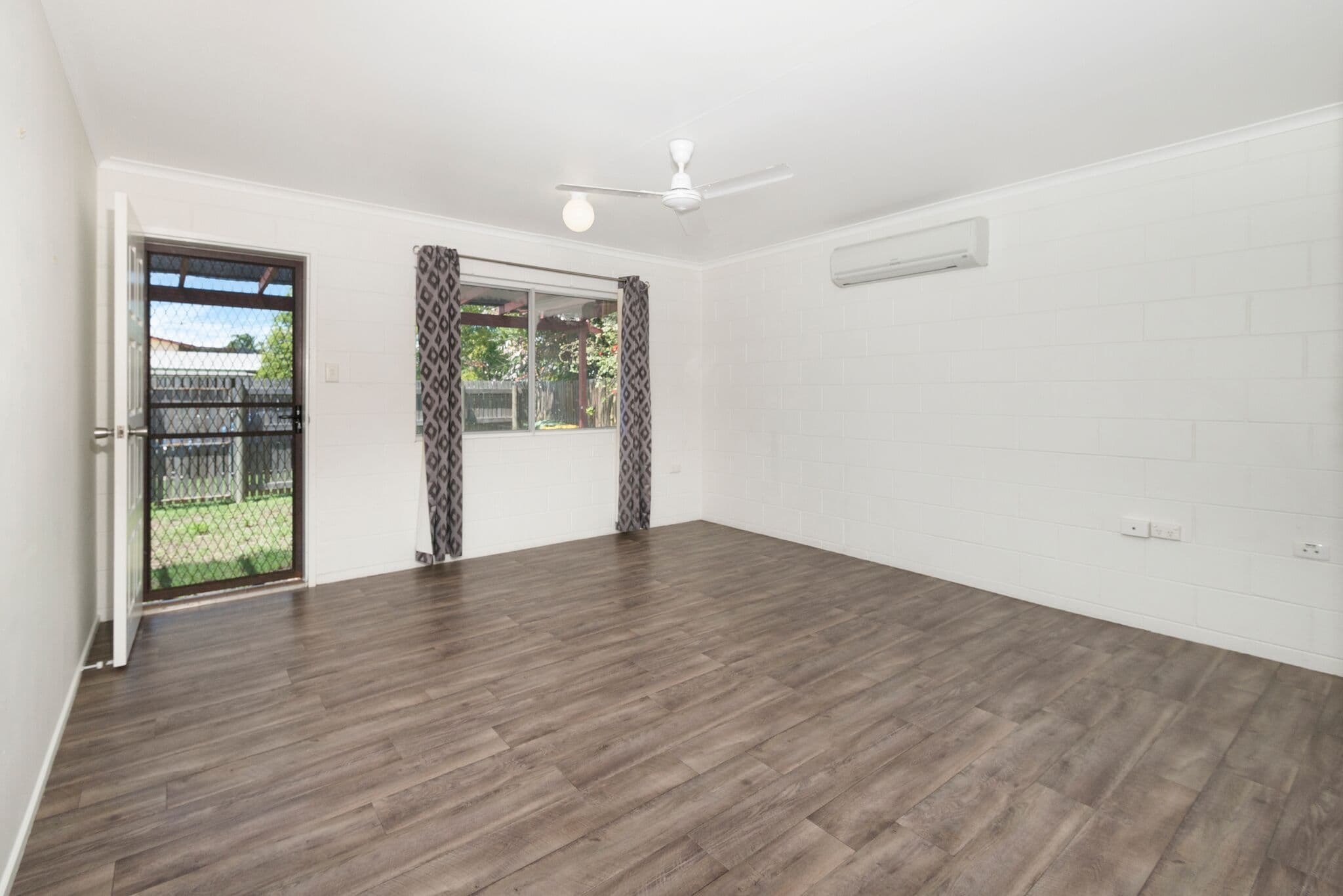 1 Corella Crescent, MOUNT LOUISA QLD 4814, Mount Louisa - Thumbnail 2