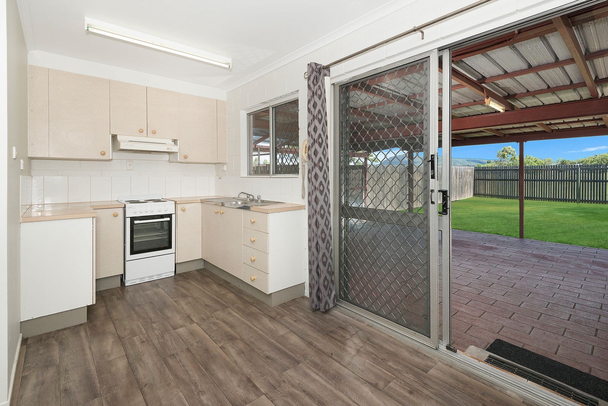 1 Corella Crescent, MOUNT LOUISA QLD 4814, Mount Louisa - Thumbnail 3