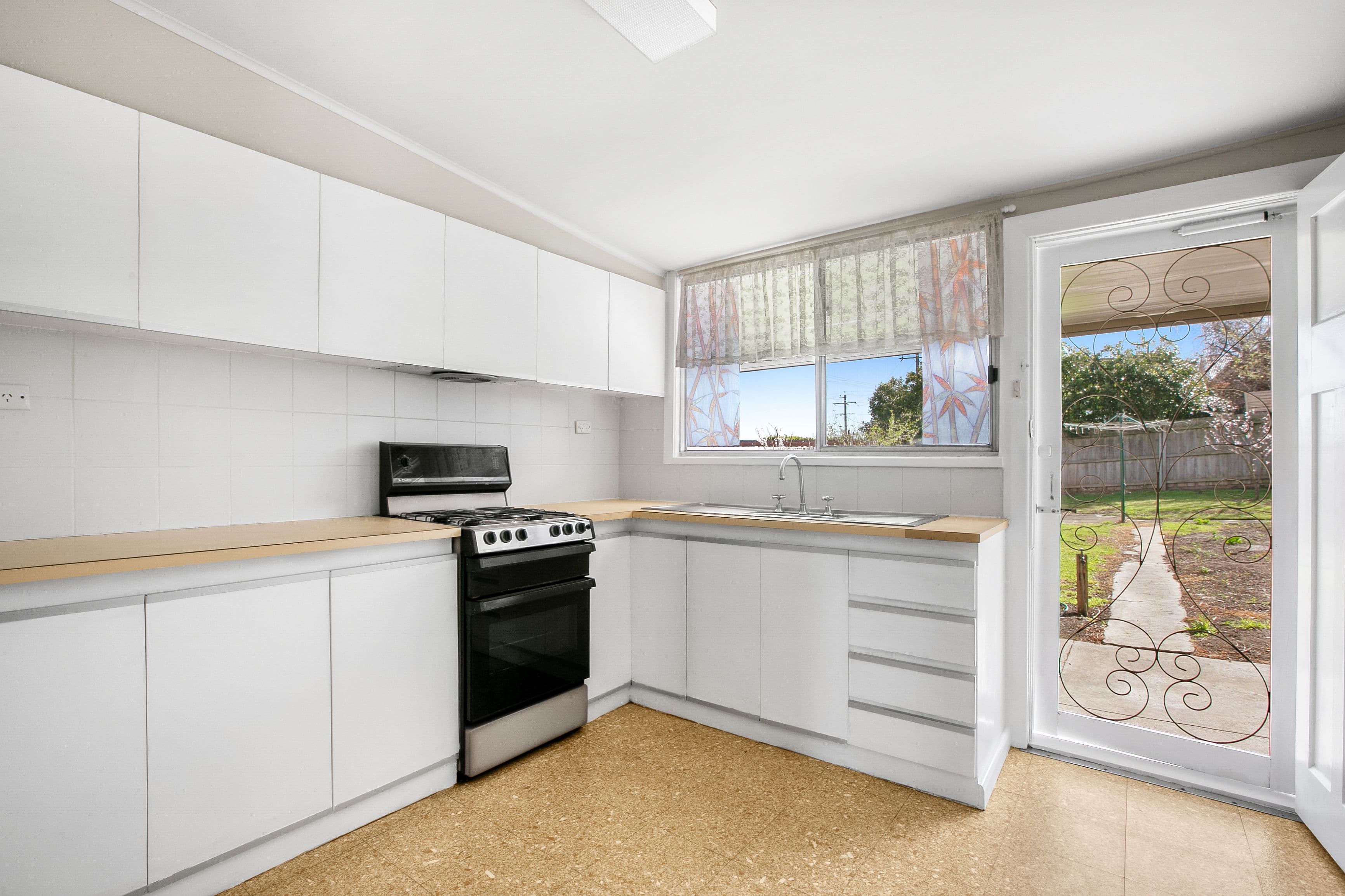 14 Powell Street, Reservoir VIC 3073, Reservoir - Thumbnail 7